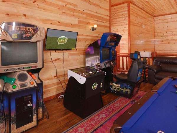 Pigeon Forge Cabin with Game Room