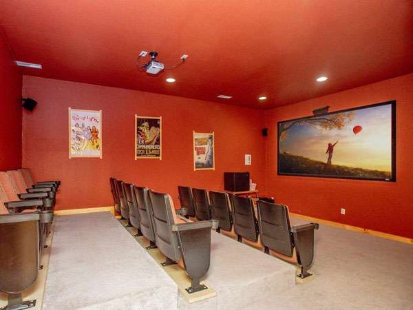 Gatlinburg Cabin Rental with Movie Theater